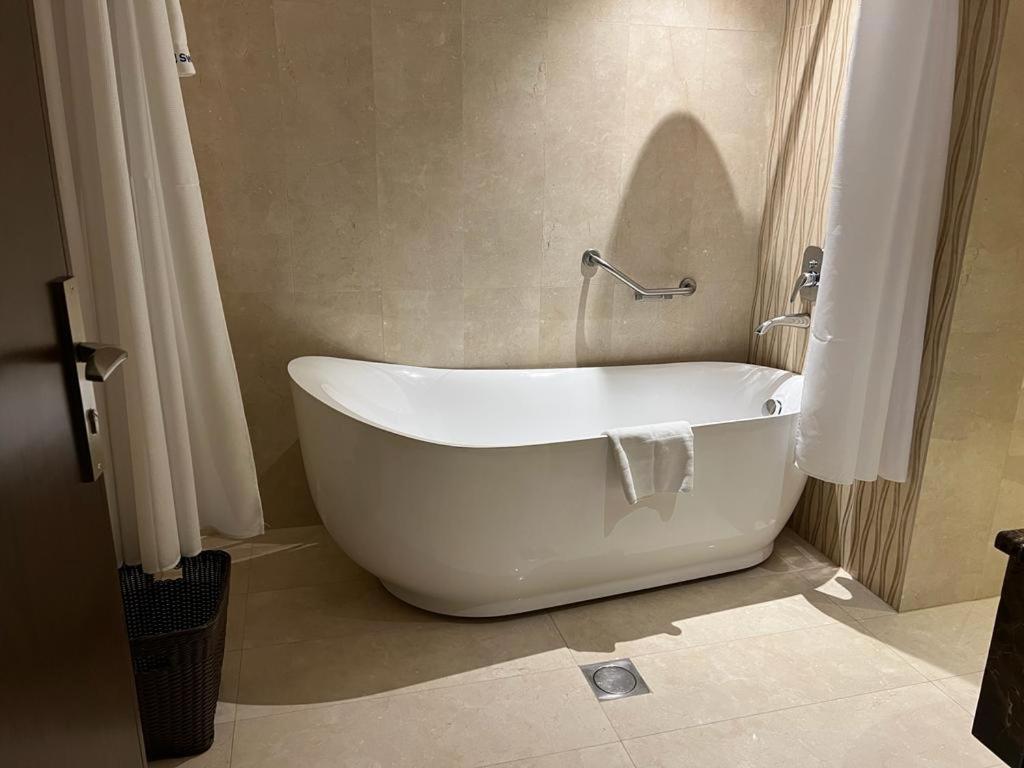 Swiss In Tabuk Hotel Zewnętrze zdjęcie